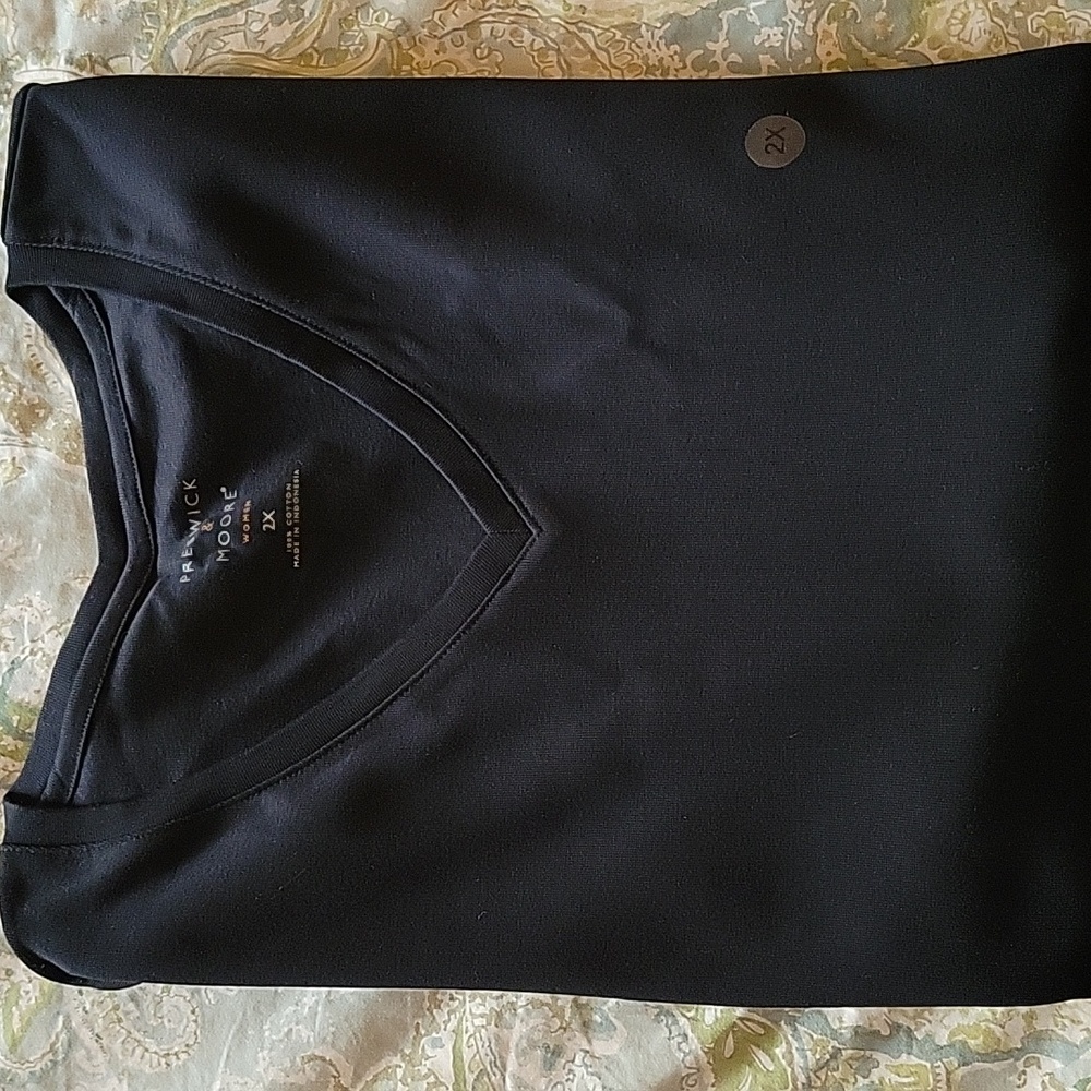 Black V-Neck Long Sleeve Tunic Length Tee